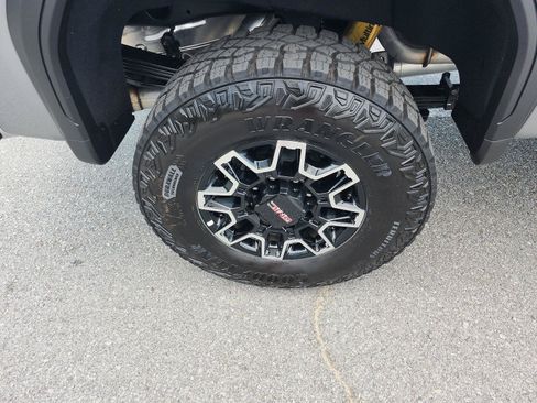 Used 2026 GMC Sierra 2500 AT4X AWD/4WD image 5