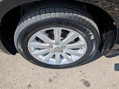 Used 2013 Chrysler 200 Touring FWD image 9