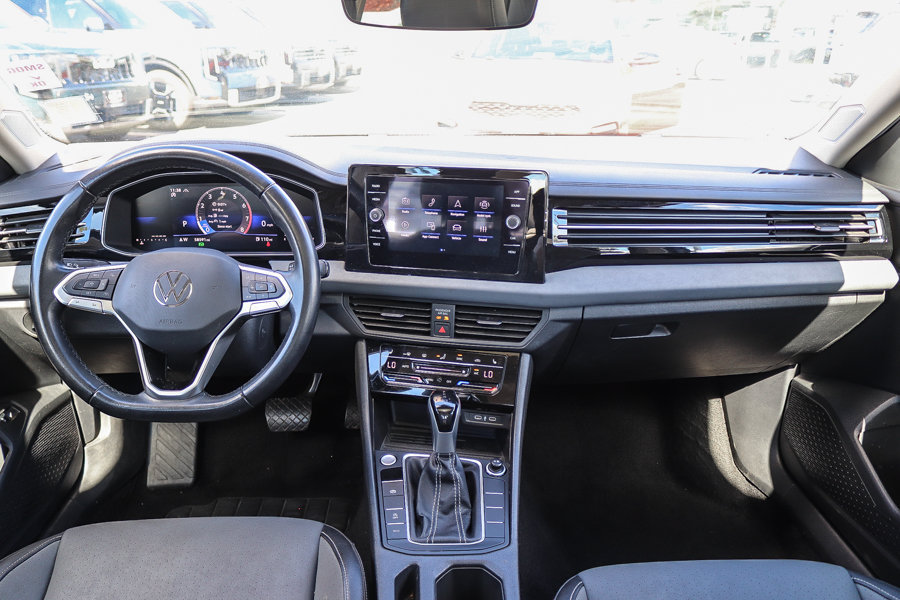 Used 2025 Volkswagen Jetta SE FWD image 11