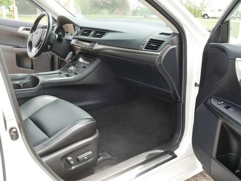 Used 2017 Lexus CT 200h w/ Seat Comfort Package FWD image 19