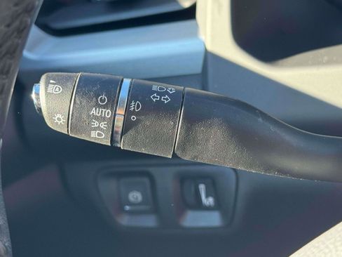 Used 2022 GMC Acadia SLT w/ LPO, Roadside Safety Package image 20