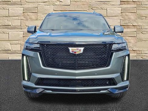 Certified 2024 Cadillac Escalade V w/ Heavy-Duty Trailer Package image 5