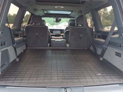 Used 2024 Jeep Grand Wagoneer Series III AWD/4WD image 13