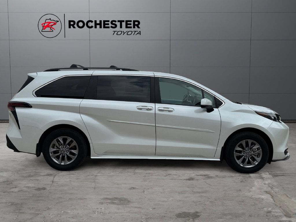 Certified 2025 Toyota Sienna XLE w/ XLE Plus Package AWD/4WD image 6