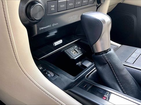 Used 2023 Lexus GX 460 Premium w/ Accessory Package AWD/4WD image 32