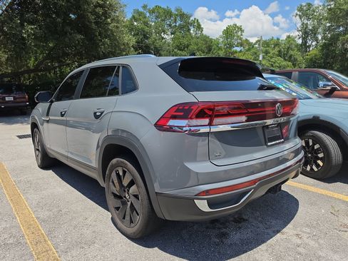 Used 2024 Volkswagen Atlas Cross Sport SE FWD image 5