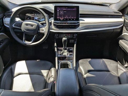 Used 2024 Jeep Compass Limited image 17