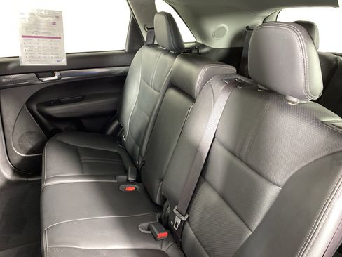 Used 2011 Kia Sorento SX image 32