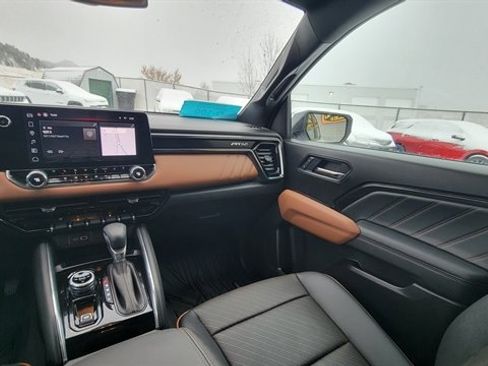 Used 2025 GMC Canyon AT4 image 18