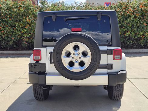 Used 2014 Jeep Wrangler Unlimited Sahara w/ Connectivity Group AWD/4WD image 6