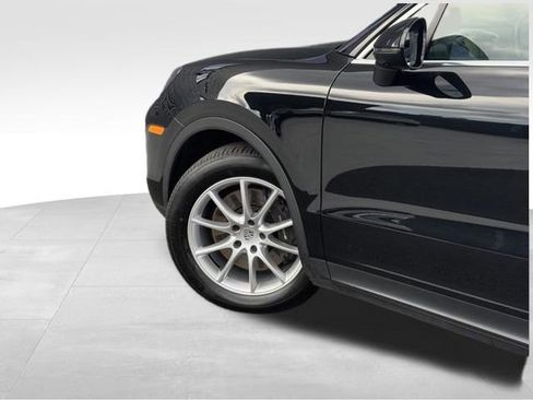 Used 2024 Porsche Cayenne AWD/4WD image 13