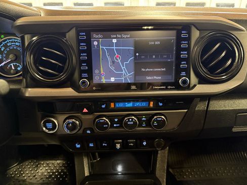 Used 2021 Toyota Tacoma TRD Off-Road w/ TRD Premium Off Road Package image 19