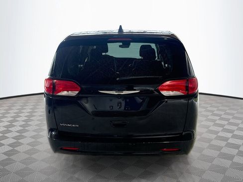 Used 2023 Chrysler Voyager LX FWD image 7