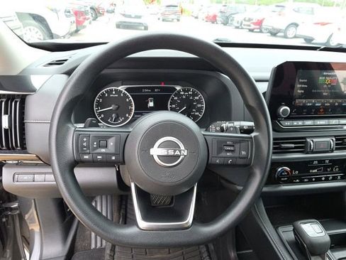 Used 2023 Nissan Pathfinder S FWD image 15