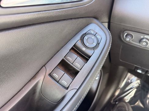 Used 2022 Buick Encore GX Select AWD/4WD image 22