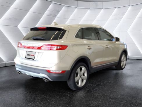 Used 2017 Lincoln MKC Premiere FWD image 4