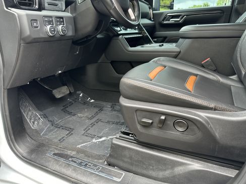 Used 2025 GMC Sierra 2500 AT4 AWD/4WD image 17