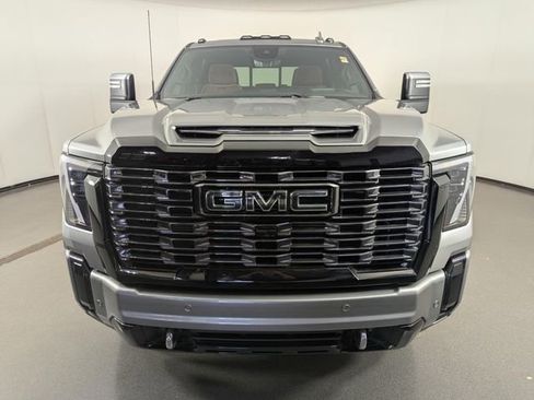 Used 2025 GMC Sierra 3500 Denali Ultimate AWD/4WD image 3