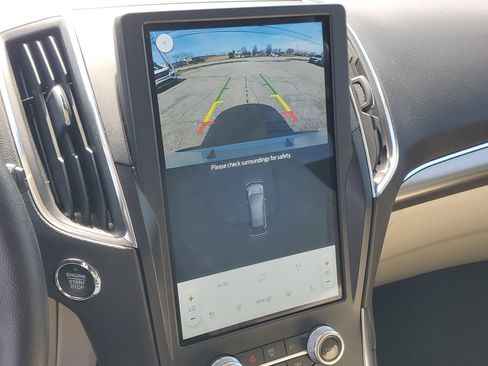 Used 2023 Ford Edge Titanium AWD/4WD image 18