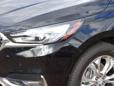 Used 2018 Buick Enclave Avenir w/ Avenir Technology Package image 32