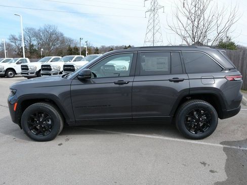 New 2026 Jeep Grand Cherokee Altitude AWD/4WD image 11