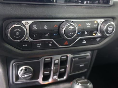 Used 2024 Jeep Gladiator Sport image 16