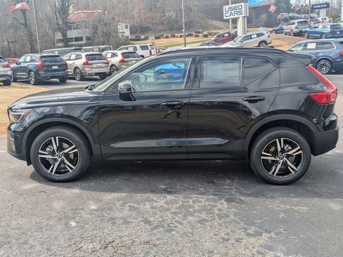 Certified 2026 Volvo XC40 B5 Core AWD/4WD image 3