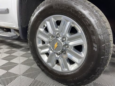 Used 2024 Chevrolet Silverado 2500 High Country w/ High Country Premium Package image 15