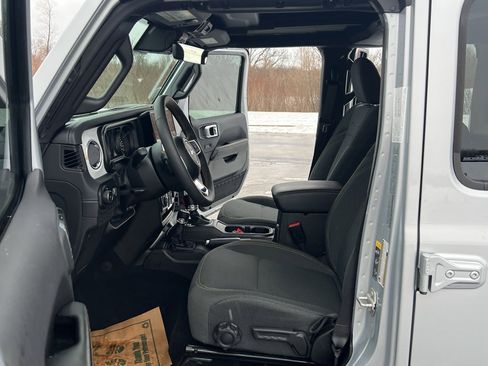 Used 2024 Jeep Wrangler Sahara w/ Technology Group image 13