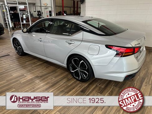 Used 2023 Nissan Altima 2.5 SR image 3