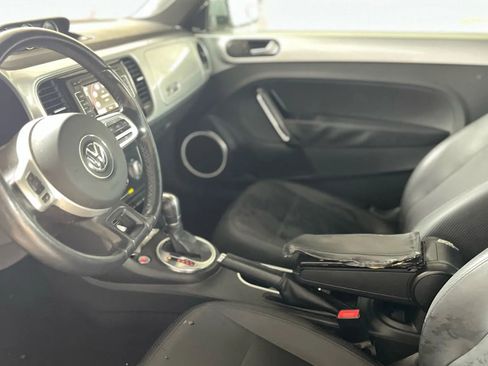Used 2013 Volkswagen Beetle TDI image 3