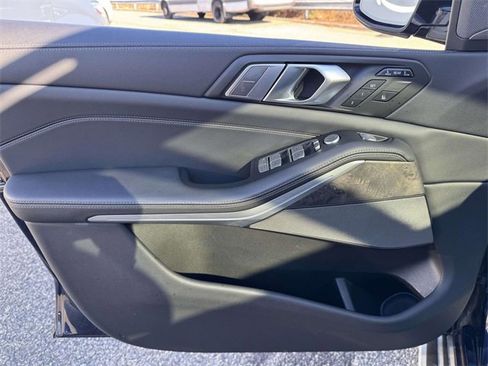 Used 2021 BMW X7 xDrive40i w/ Premium Package image 17