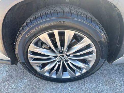 Used 2020 Toyota Highlander Platinum FWD image 12