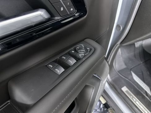 New 2026 Chevrolet Suburban Z71 AWD/4WD image 24