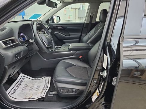 Used 2024 Toyota Highlander XLE image 9