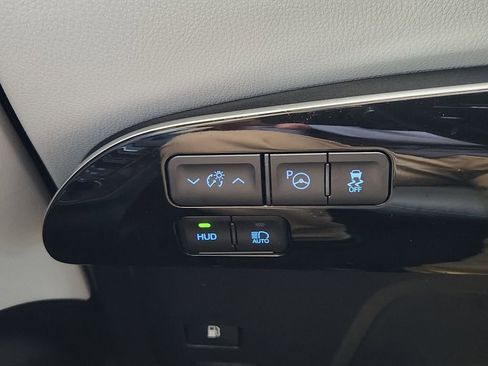 Used 2019 Toyota Prius XLE w/ Advanced Technology Package image 21