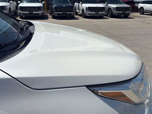 Used 2018 Toyota Highlander XLE AWD/4WD image 3