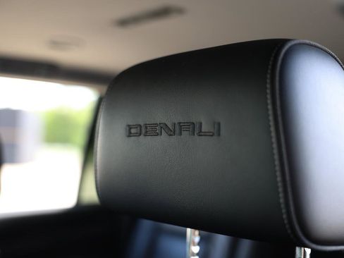 Used 2017 GMC Yukon XL Denali RWD image 25