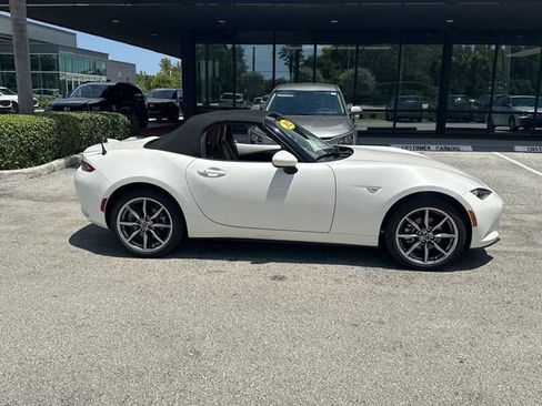 Used 2022 MAZDA MX-5 Miata Grand Touring w/ Weather Package RWD image 11