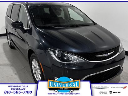 Used 2020 Chrysler Pacifica Touring w/ Advanced Safetytec Group