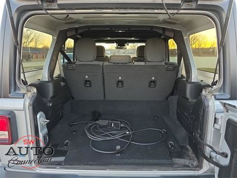 Used 2024 Jeep Wrangler Unlimited w/ Convenience Group image 9