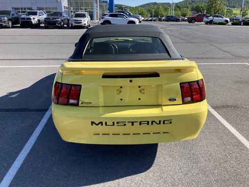Used 2003 Ford Mustang Convertible RWD image 4