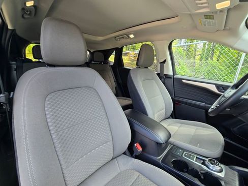 Used 2022 Ford Escape SE w/ SE Sport Appearance Package image 20