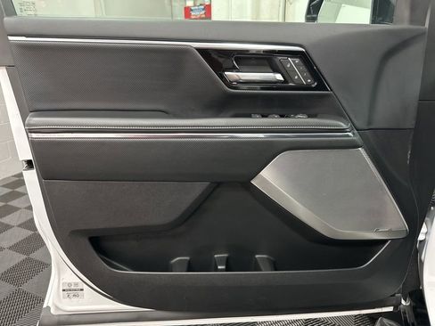 Used 2025 GMC Sierra EV Denali AWD/4WD image 19