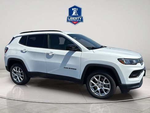 Used 2023 Jeep Compass Latitude AWD/4WD image 14