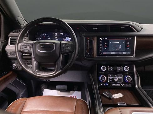 Used 2023 GMC Yukon XL Denali Ultimate image 5