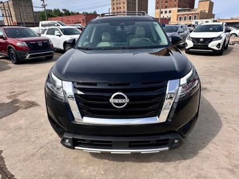 Certified 2022 Nissan Pathfinder SL w/ SL Premium Package FWD image 2