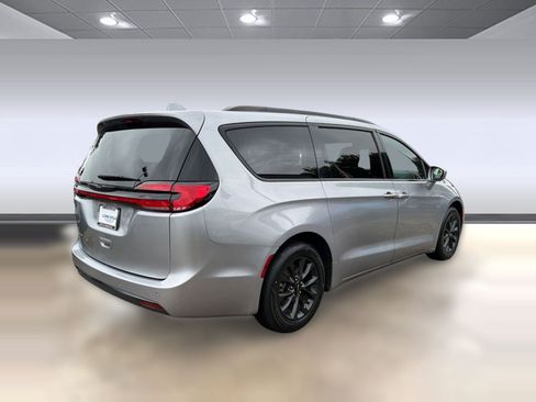 Used 2021 Chrysler Pacifica Touring w/ S Appearance Package FWD image 9