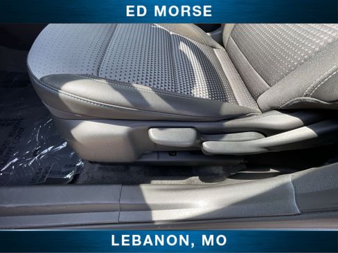 Certified 2025 Chevrolet Trax LT FWD image 32