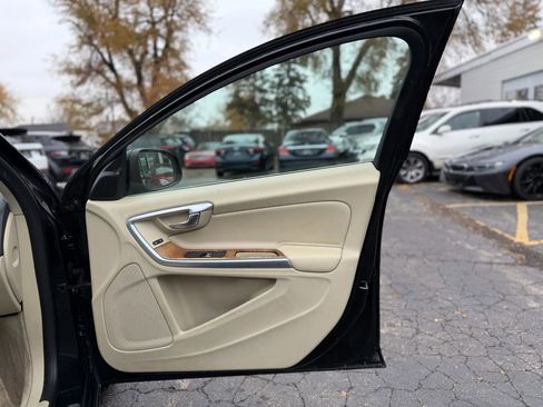 Used 2016 Volvo S60 T5 Inscription Platinum image 22